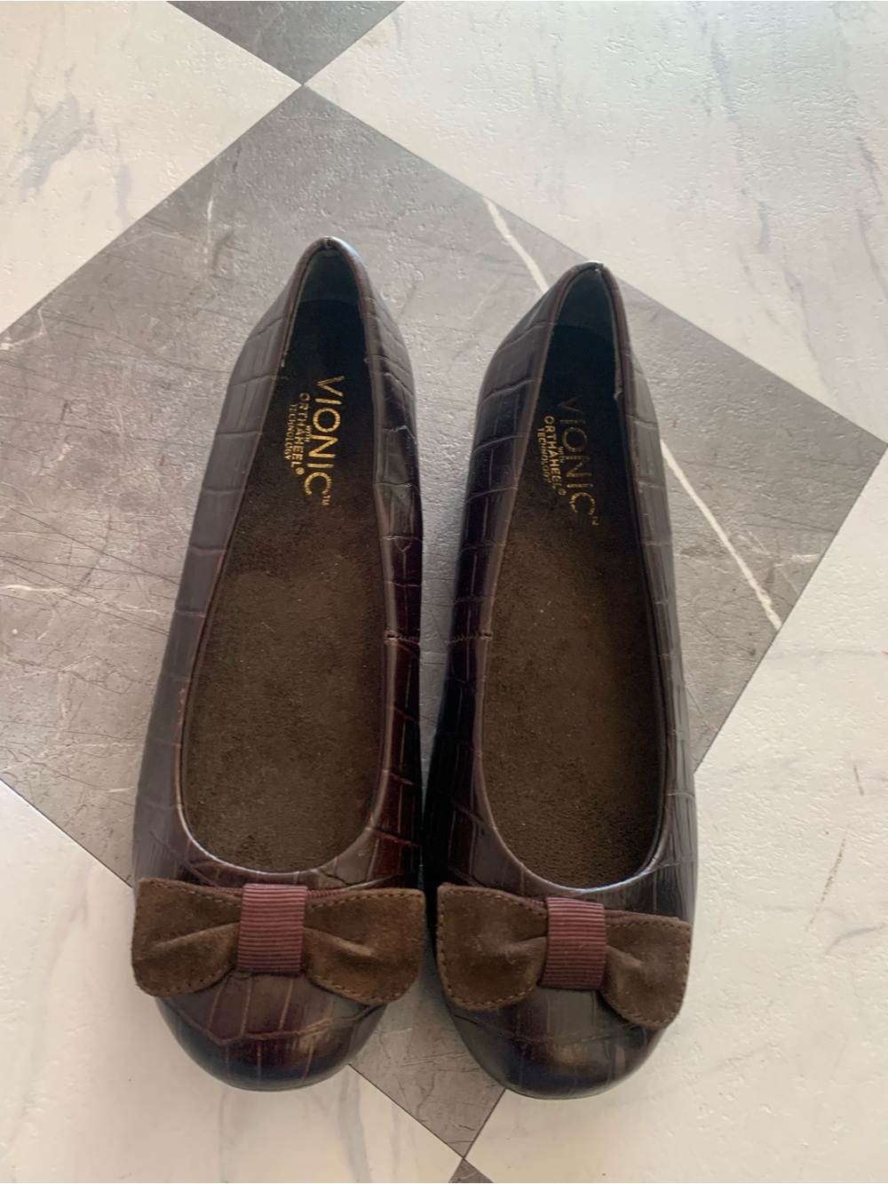 Vionic Dark Brown Croc-Embossed Ballet Flats with Bow